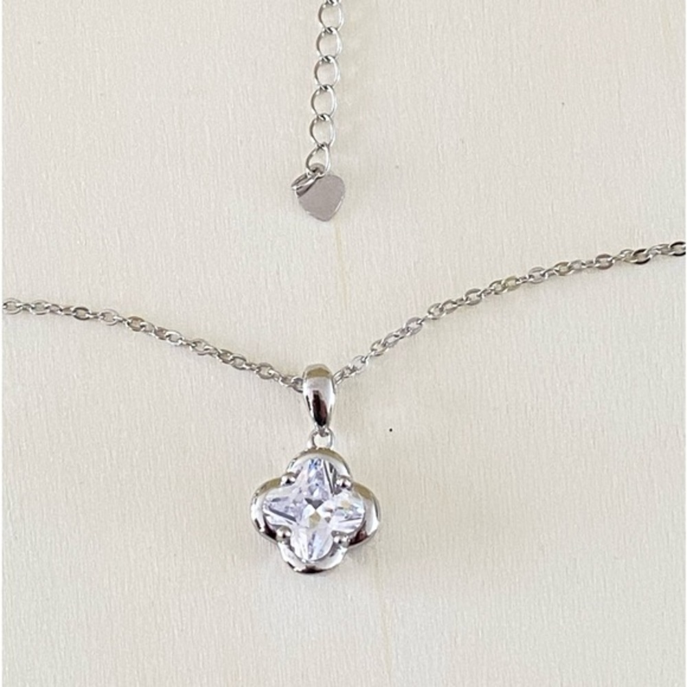 Sterling Silver 4 Leaf Clover Cubic Zirconia Necklace White Gold Gold